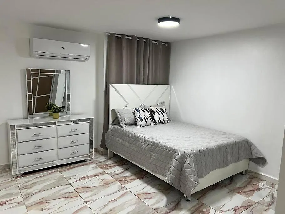 アパート Moderno Apt En La Ciudad サントドミンゴ